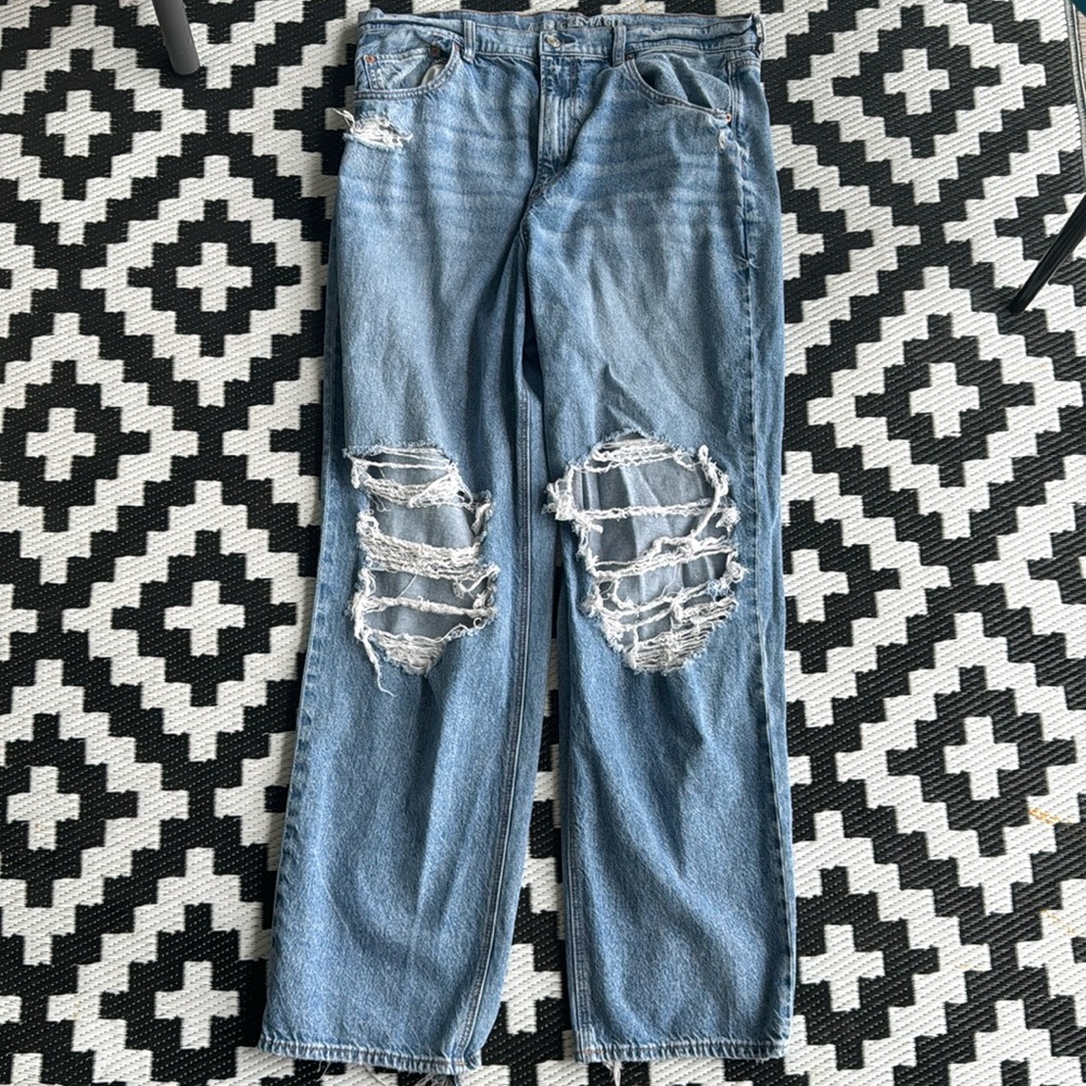 American Eagle Distressed Blue Jeans